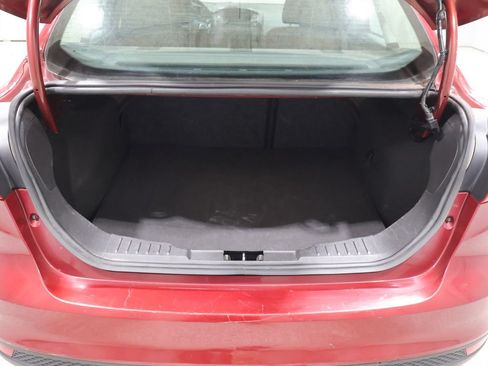 Used 2015 Ford Focus SE w/ SE Cold Weather Package FWD image 4
