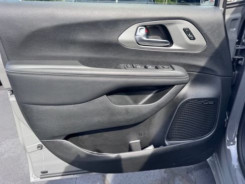 Used 2023 Chrysler Pacifica Limited w/ Uconnect Theater Family Group AWD/4WD image 24
