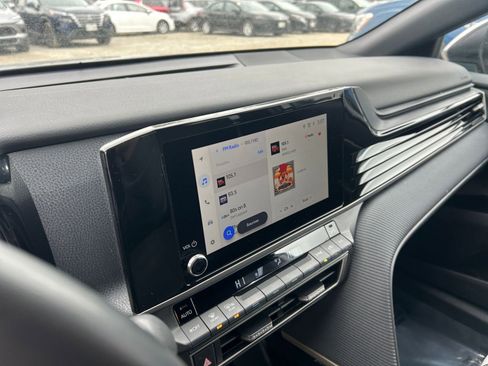 Used 2025 Toyota Camry SE image 21