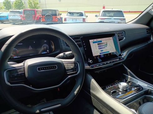 Used 2023 Jeep Wagoneer 4WD w/ Premium Group I image 10