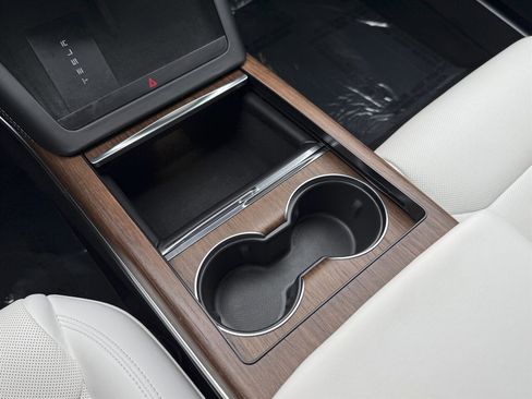 Used 2022 Tesla Model S image 30