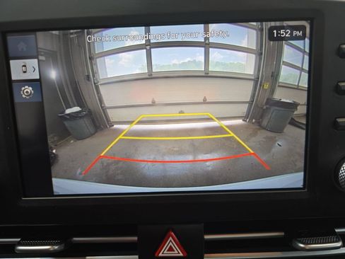 Used 2025 Hyundai Elantra Hybrid FWD image 24
