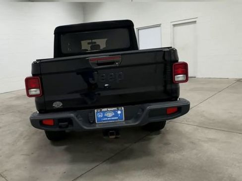 Used 2023 Jeep Gladiator Sport AWD/4WD image 2