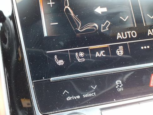 Used 2019 Audi Q8 Prestige w/ Towing Package AWD/4WD image 9