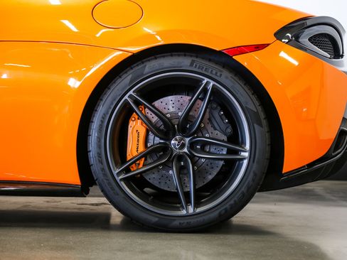 Used 2016 McLaren 570S Coupe RWD image 22