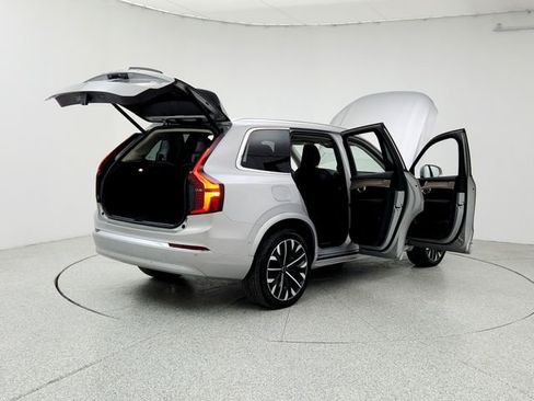 Certified 2025 Volvo XC90 B6 Plus image 11