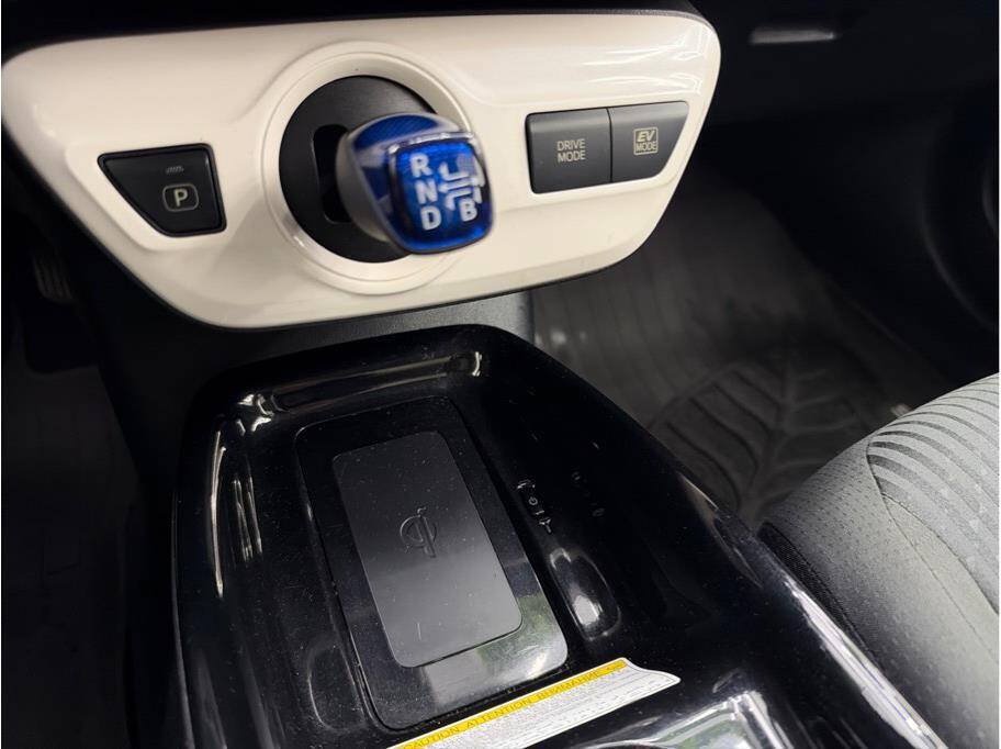 Used 2018 Toyota Prius Three FWD image 13