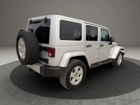Used 2011 Jeep Wrangler Unlimited Sahara w/ Connectivity Group AWD/4WD image 4