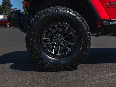 Used 2024 Jeep Wrangler Unlimited Rubicon AWD/4WD image 11