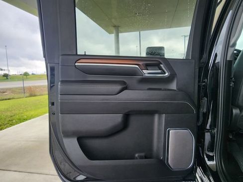 Used 2024 GMC Sierra 2500 Denali AWD/4WD image 17