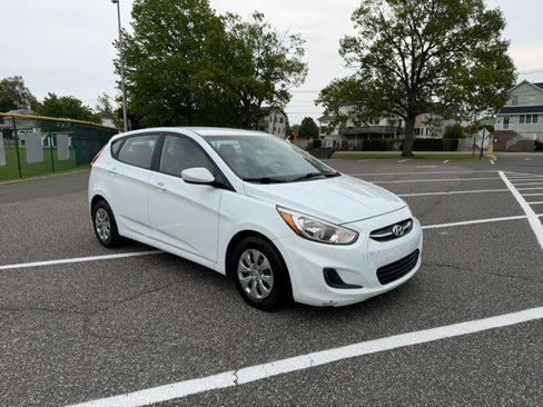 Used 2016 Hyundai Accent SE FWD image 1
