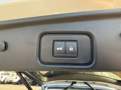 New 2025 Nissan Pathfinder SL w/ SL Premium Package image 19