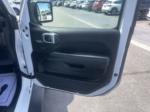 Used 2023 Jeep Wrangler Unlimited Sahara w/ Cold Weather Group AWD/4WD image 10