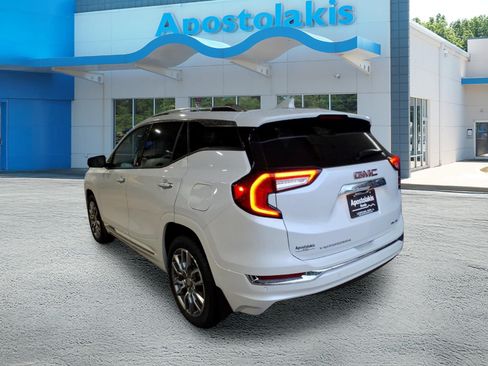 Used 2022 GMC Terrain Denali w/ Denali Premium Package AWD/4WD image 3