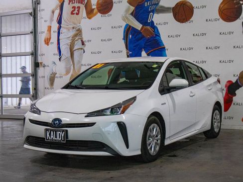 Used 2021 Toyota Prius LE FWD image 19