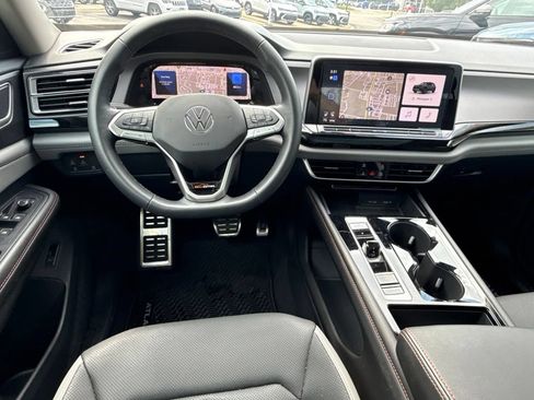 Used 2024 Volkswagen Atlas Peak Edition SEL AWD/4WD image 17