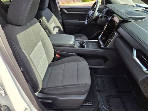 Used 2025 GMC Acadia Elevation image 21