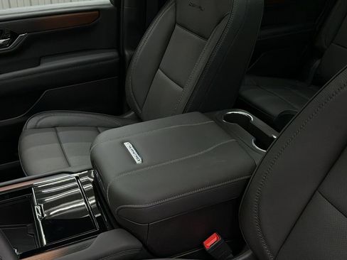 Used 2026 GMC Yukon Denali w/ Sun & Power Step Package image 24