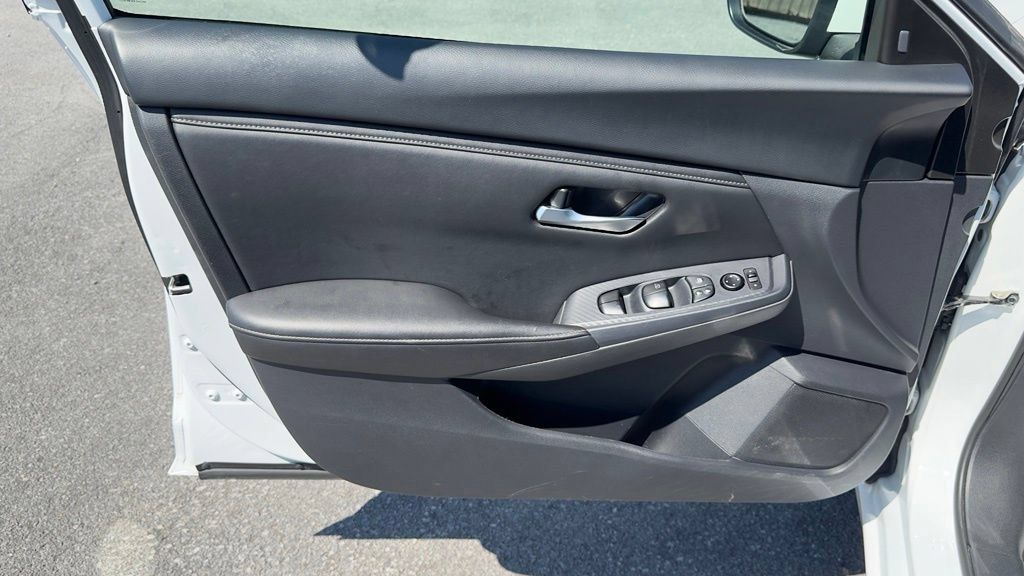 Used 2024 Nissan Sentra SV FWD image 18