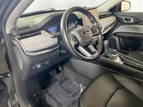 Used 2022 Jeep Compass Latitude w/ Sun and Sound Group AWD/4WD image 9