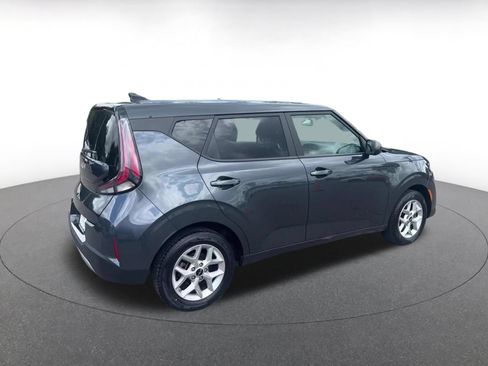 Used 2025 Kia Soul LX w/ LX Technology Package FWD image 12
