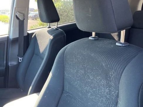 Used 2018 Toyota RAV4 LE w/ Carpet Mat Package AWD/4WD image 11