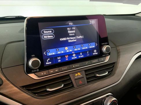 Used 2025 Nissan Altima 2.5 SV FWD image 7