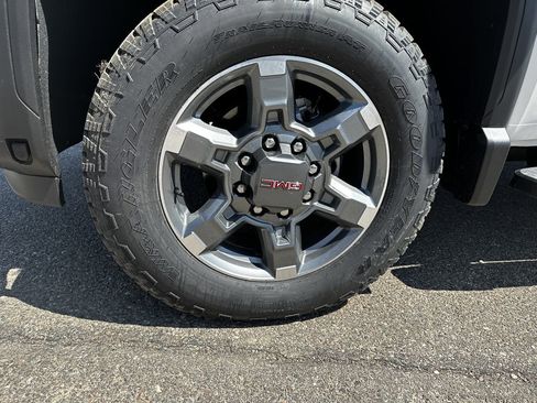 New 2025 GMC Sierra 2500 SLT w/ SLT Premium Package image 24