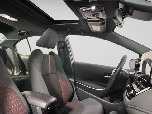 Used 2024 Toyota Corolla SE w/ SE Premium Package image 11