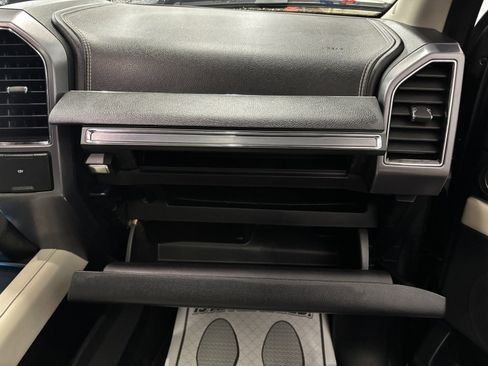 Used 2019 Ford Expedition Platinum image 32