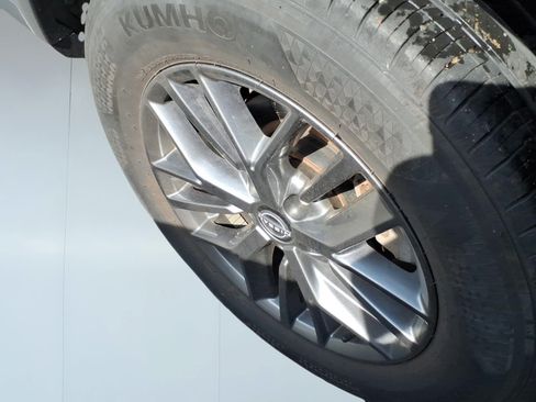 Used 2023 Nissan Rogue S AWD/4WD image 5