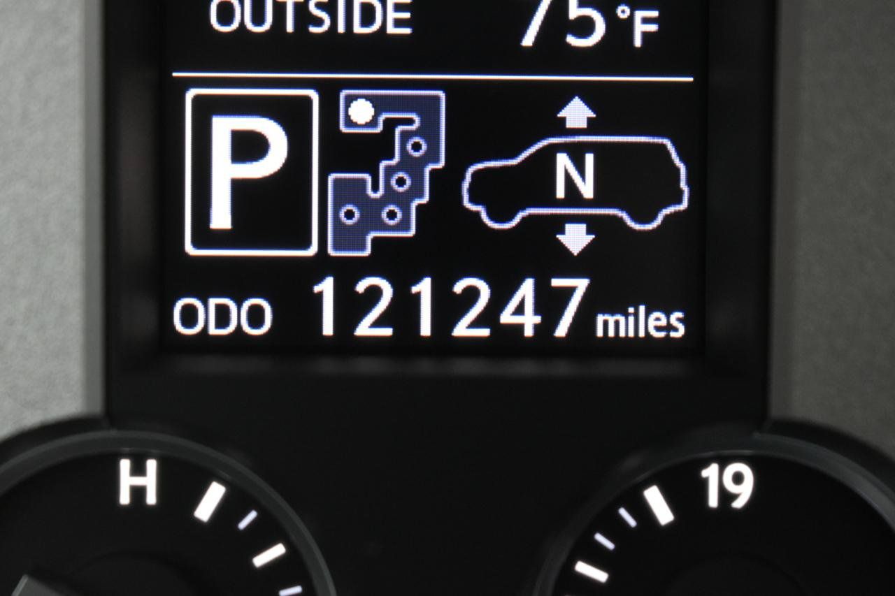Used 2013 Lexus LX 570 4WD w/ Luxury Pkg image 16