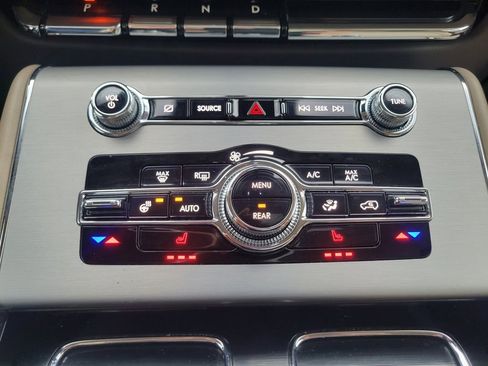 Used 2023 Lincoln Aviator AWD Standard 4dr SUV w/ Premium Package image 7