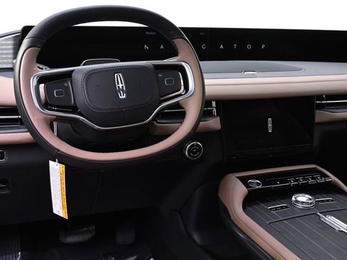 New 2026 Lincoln Navigator L Black Label AWD/4WD image 12