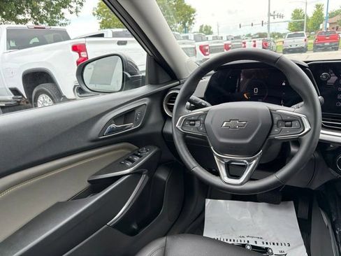 Used 2025 Chevrolet Trax ACTIV w/ Sunroof Package FWD image 18