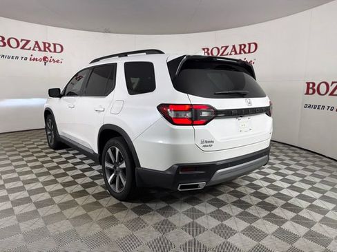 Used 2025 Honda Pilot Elite image 6
