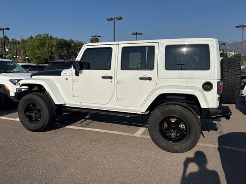 Used 2013 Jeep Wrangler Unlimited Sahara w/ Connectivity Group AWD/4WD image 15