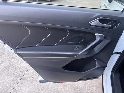 Used 2024 Volkswagen Tiguan SE image 20