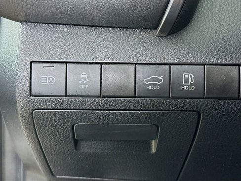 Used 2020 Toyota Camry SE image 12