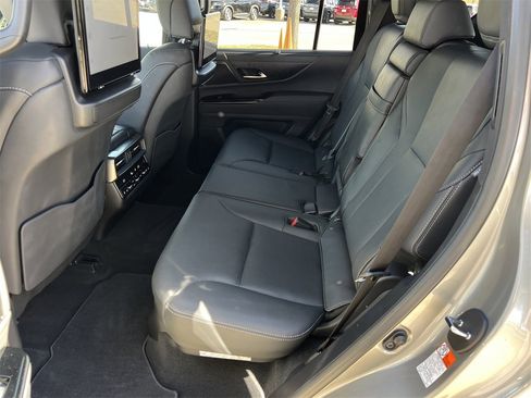 Used 2023 Lexus LX 600 4WD w/ Luxury Package image 26