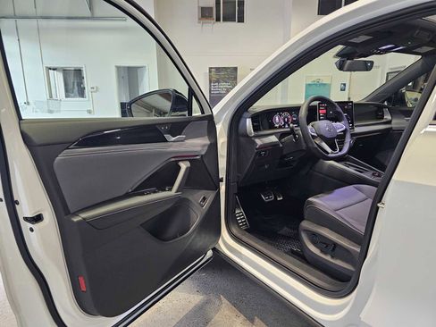 New 2026 Volkswagen Tiguan SE R-Line AWD/4WD image 20