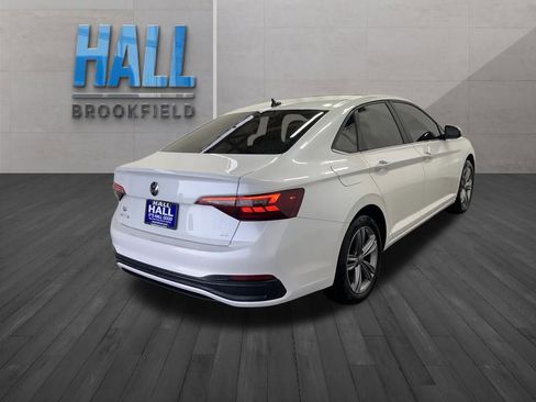 Certified 2023 Volkswagen Jetta SE w/ Panoramic Sunroof Package image 6