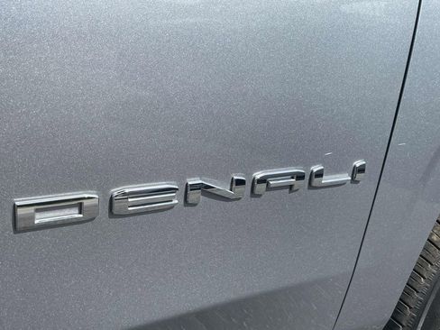 Used 2024 GMC Yukon Denali image 9