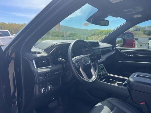 Used 2023 GMC Yukon XL Denali AWD/4WD image 13