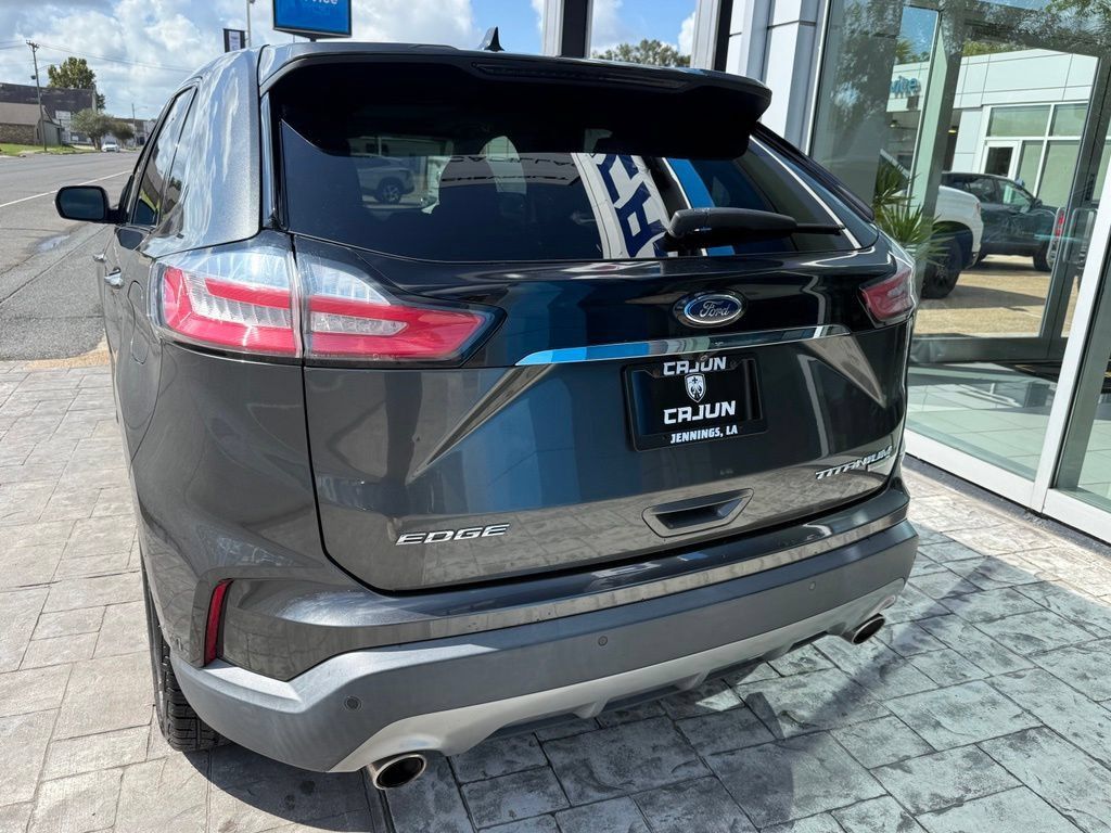 Used 2019 Ford Edge Titanium w/ Equipment Group 301A FWD image 3