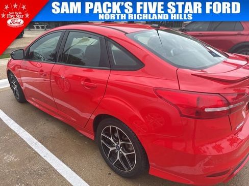 Used 2016 Ford Focus SE w/ SE Sport Package image 4