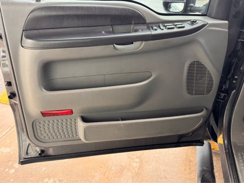 Used 2005 Ford F250 XLT image 9