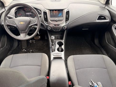 Used 2018 Chevrolet Cruze LT image 11