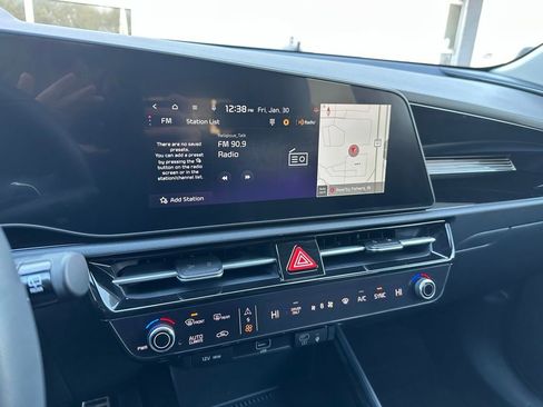 Certified 2025 Kia Niro EX Touring image 22