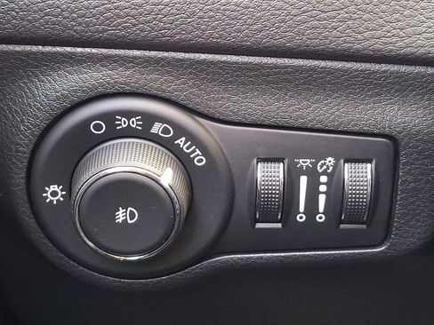 Used 2020 Jeep Compass Latitude w/ Cold Weather Group image 29